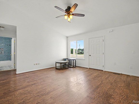 3rd image of 2383 E Maple Rd