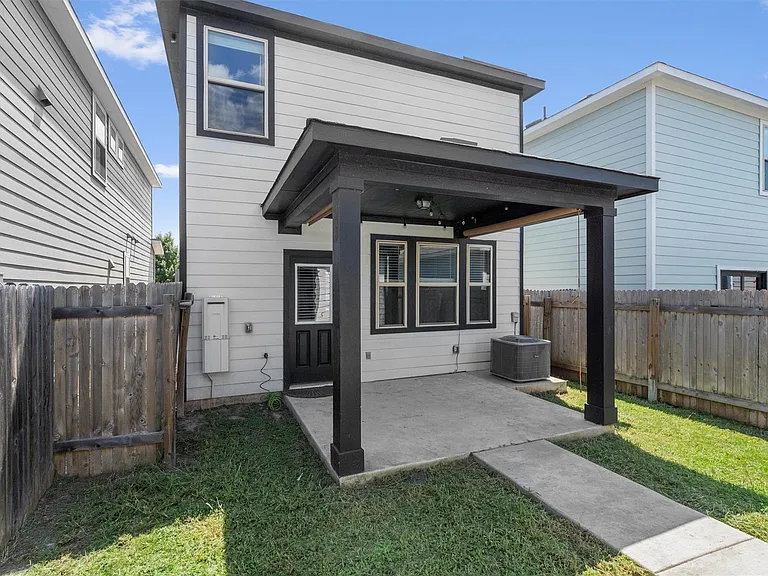 1805 Artesian Springs Xing — Photo 27