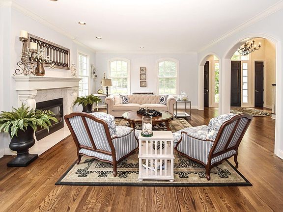 3rd image of 8 Camargo Pines Ln