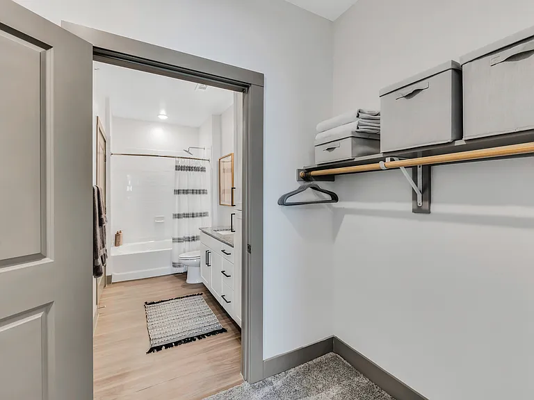 Atlas Bluewood Apartments — Photo 8
