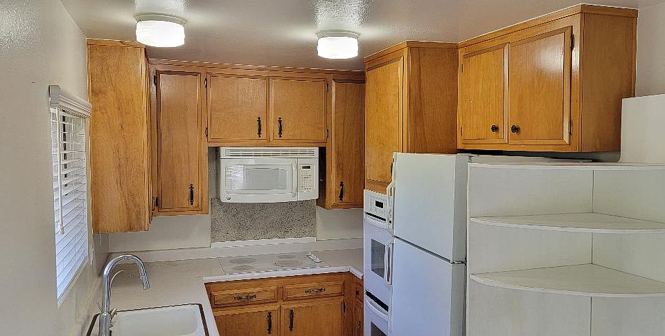 1st image of 133 N Calle Vis