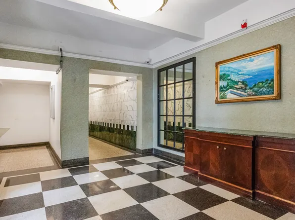 27-10 Parsons Boulevard image 3 of 11