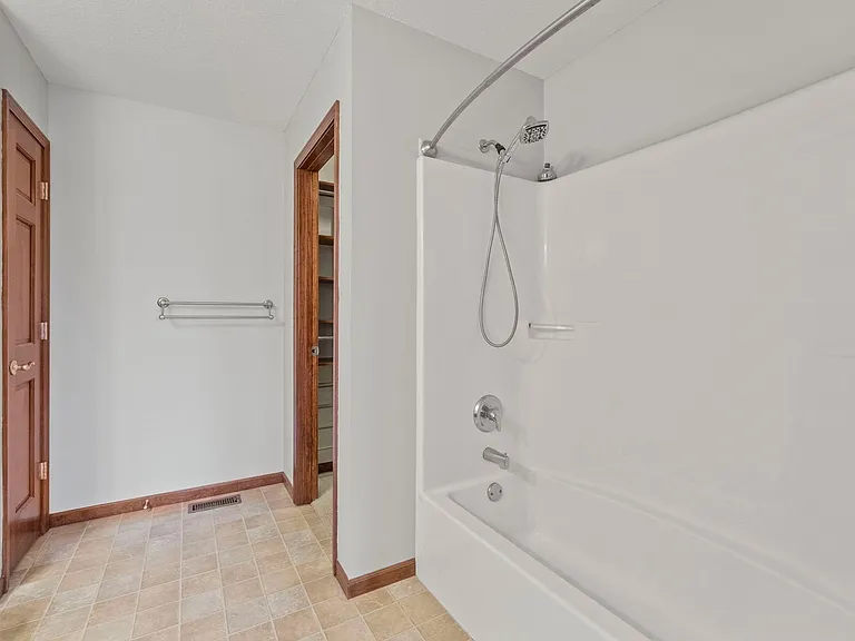 3510 Flowing Brook Dr — Photo 24