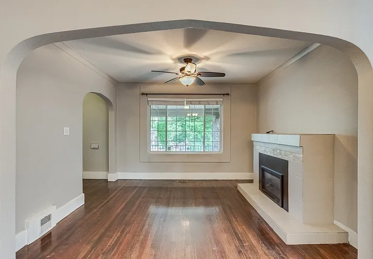4435 N Clay St — Photo 5