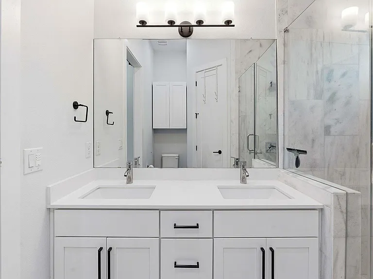 2935 Moss St #2 — Photo 10