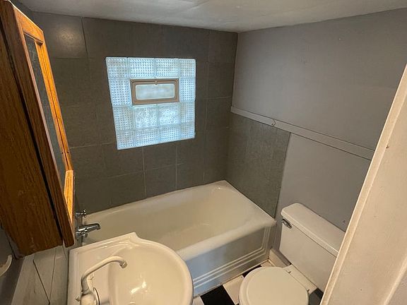 4th image of 4755 Capitol Ave #4