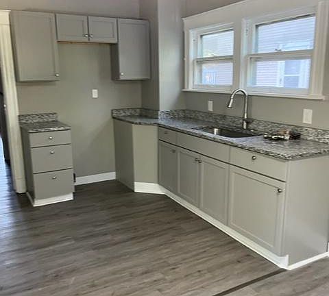 4th image of 1220 E 59th St