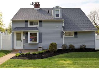 9338 Campus Ln, Philadelphia, PA 19114