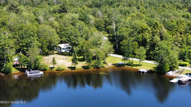 4th image of 528 Dyken Pond Road