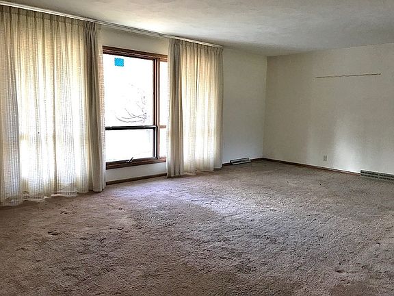 4th image of 2243 N Lincoln Ln