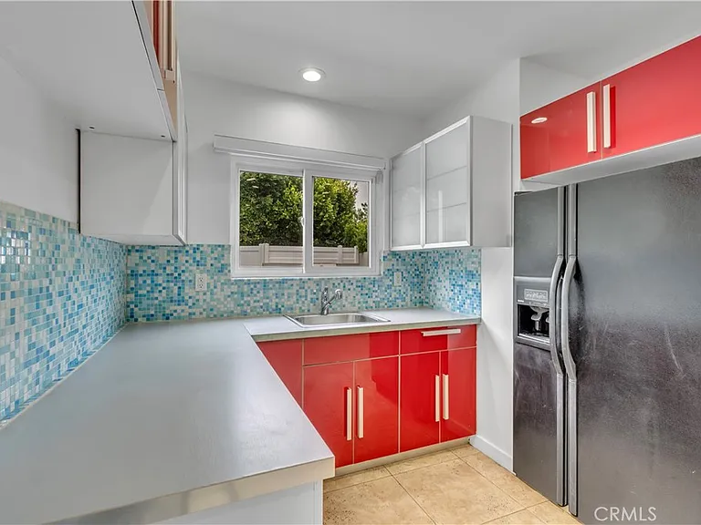 4925 Nagle Ave — Photo 34