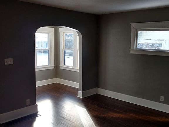 4th image of 542 E Prospect St SE