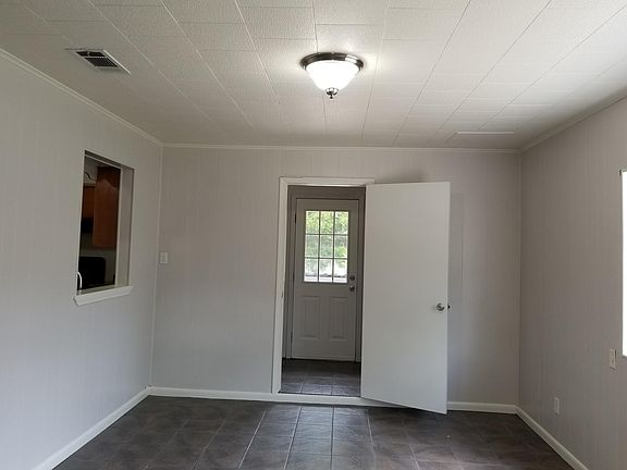 4th image of 140 Linda Cir