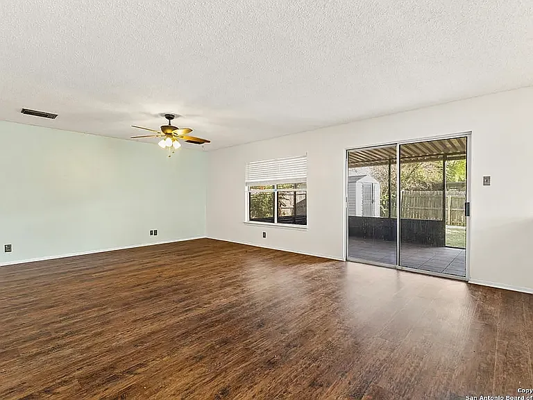 9806 Kelton Dr — Photo 7