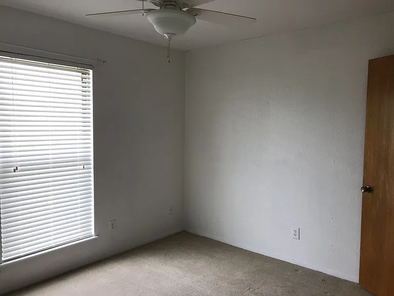 5225 Hunters Cir — Photo 20