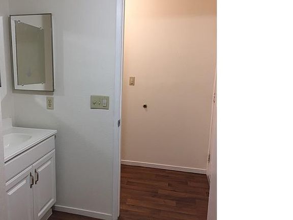 5th image of 2525 Highland Ave #121