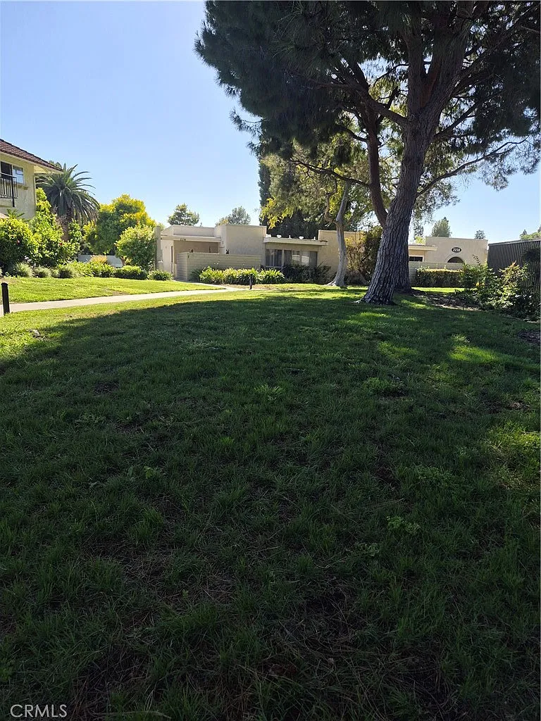 2 bed, 866 sqft, $2,500 — Photo 3