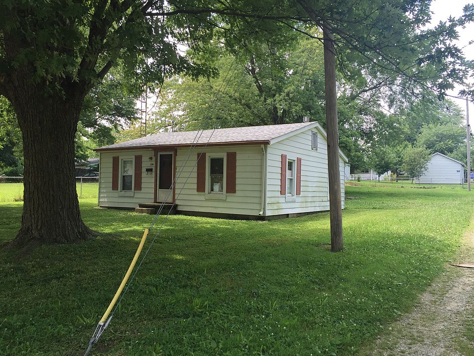 2nd image of 1017 Beech St