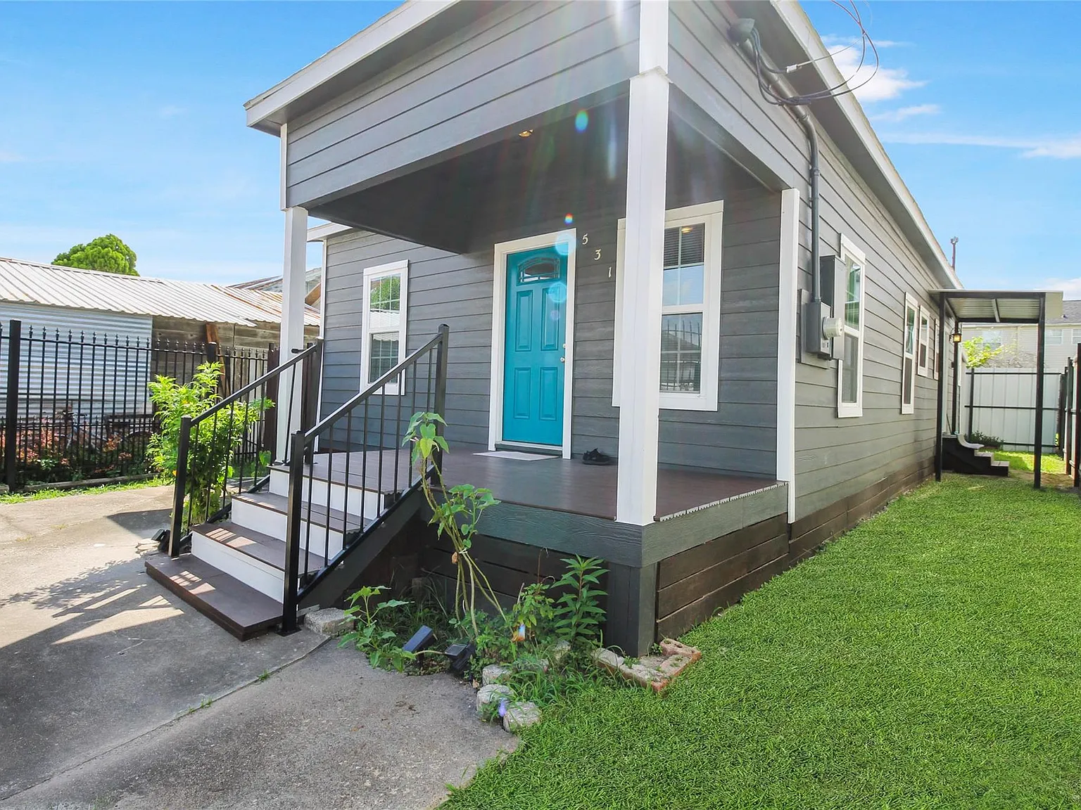 3 bed, 2.0 bath, 780 sqft, $1,800 — Photo 3