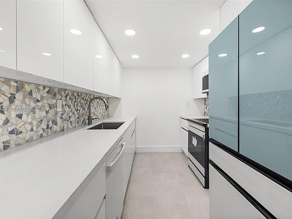 3rd image of 2457 Collins Ave APT 201