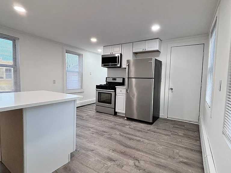 12 Pine St #2 — Photo 9