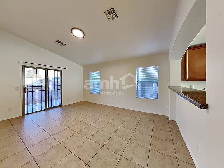 11232 W Pierson St — Photo 6