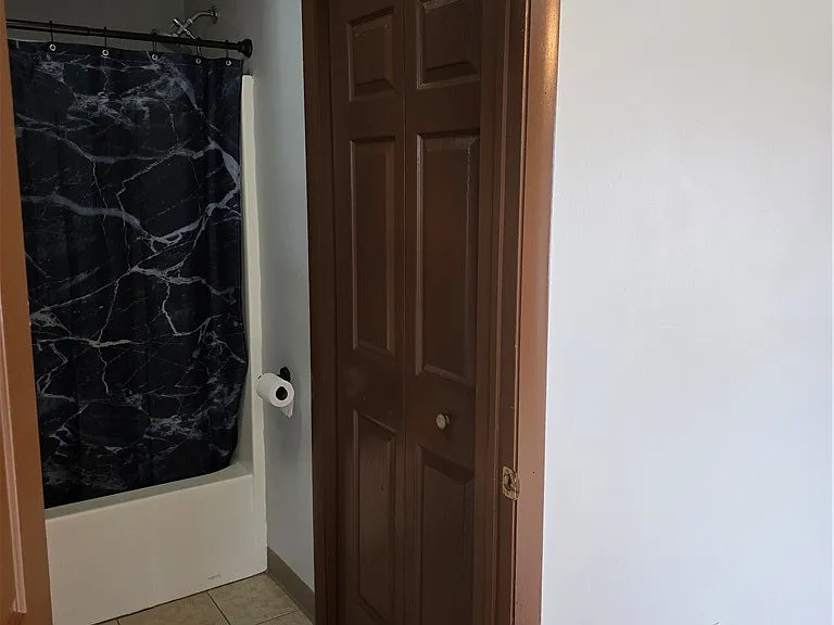 196 W Madison St #4 — Photo 10