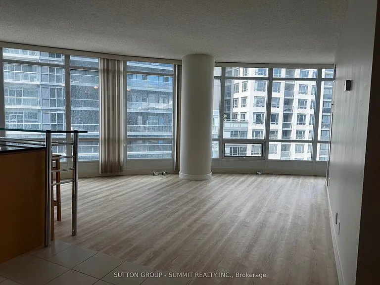 373 Front St W #1510 — Photo 2