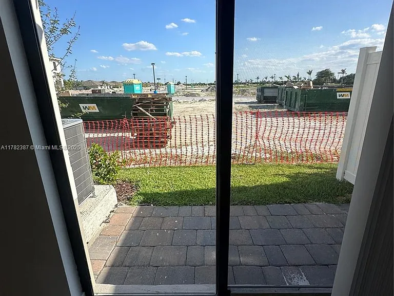 822 SW 11th Ter — Photo 34