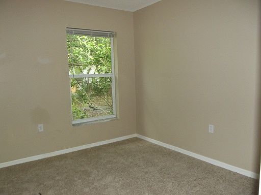 5th image of 808 W Church St