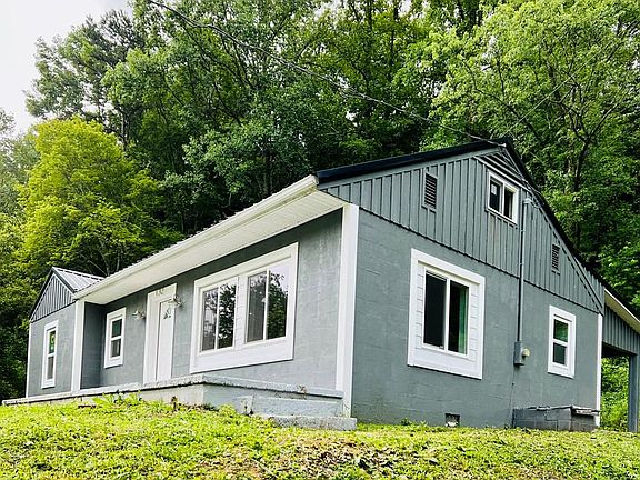3rd image of 132 Combs Dr