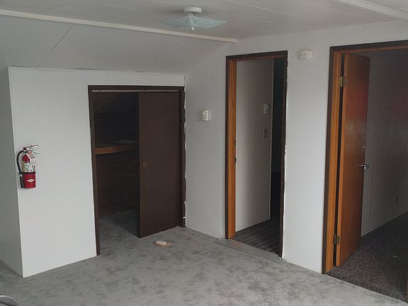 5th image of 1805 Oakes Ave