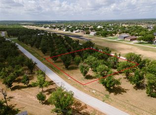 913 E Landings Dr, Granbury, TX 76049