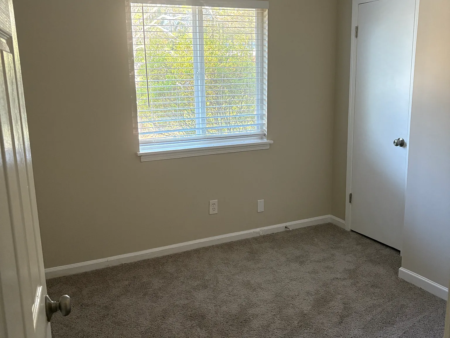 3 bed, 1120 sqft, $1,900 — Photo 2
