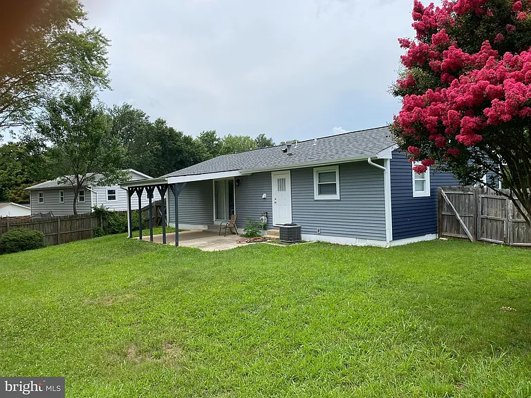 13223 Hawthorn Ln — Photo 2