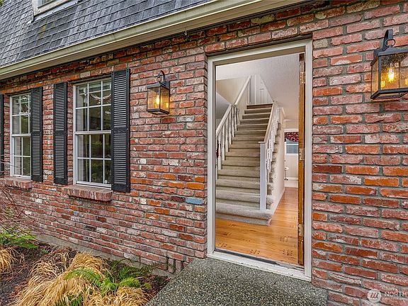 3rd image of 4018 103rd Street NE