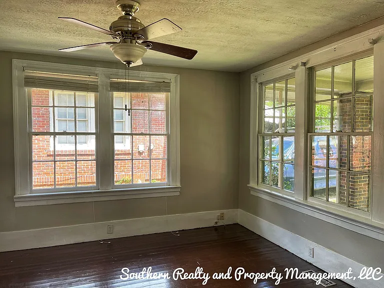 1911 Capitol Ave — Photo 5