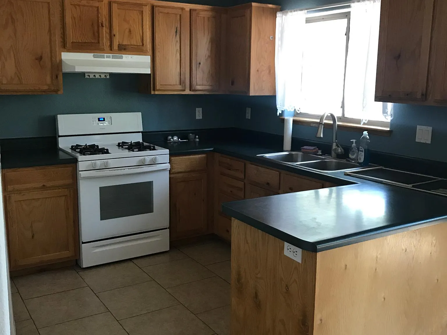 3 bed, 1359 sqft, $2,950 — Photo 3