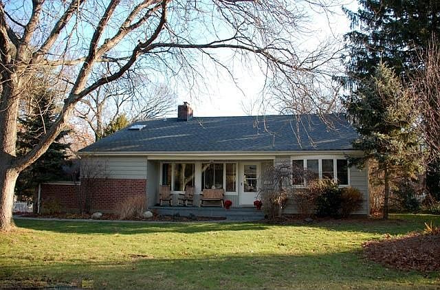 2nd image of 19 Old Town Ln