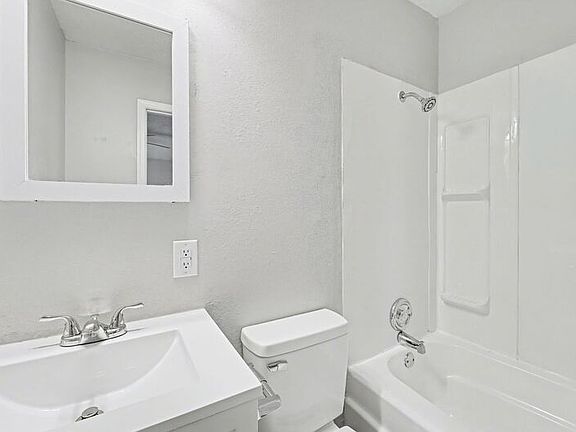 5th image of 1045 S Happy Hollow Rd #7
