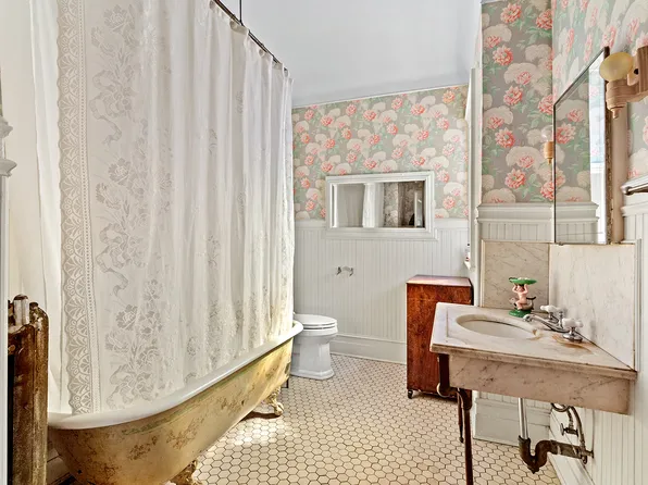 257 East 19th Street image 6 of 6