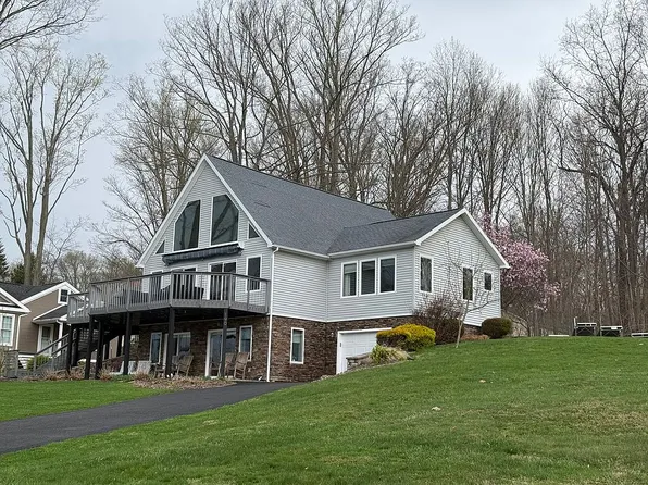 190 Lakeside Dr #A, Bemus Point, NY 14712