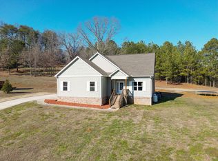 185 Bell Lake Dr, Trenton, GA 30752