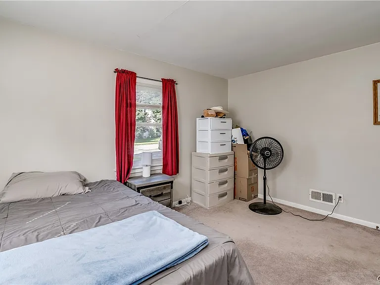 325 Paddock St — Photo 29