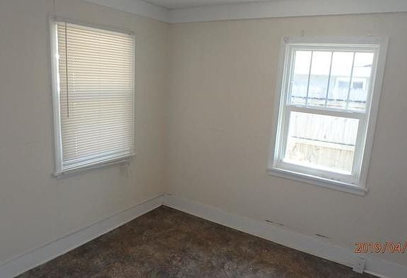 5th image of 813 N East St
