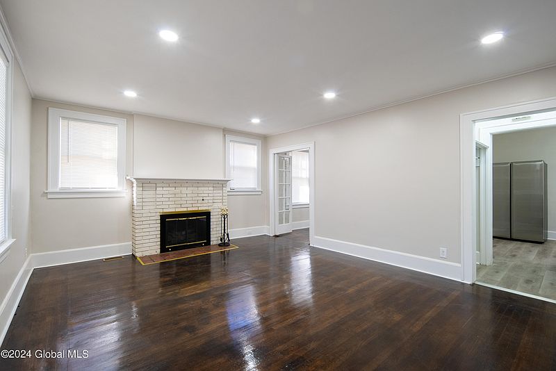 3rd image of 50 Eileen Street