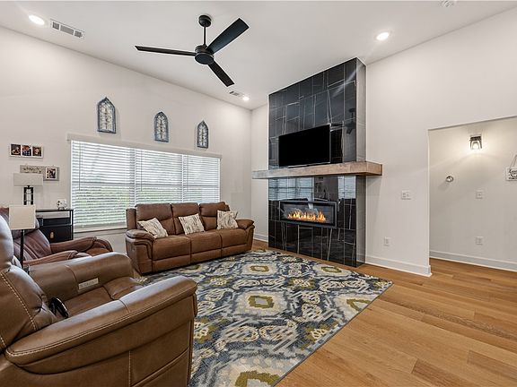 5th image of 1110 Whistler St