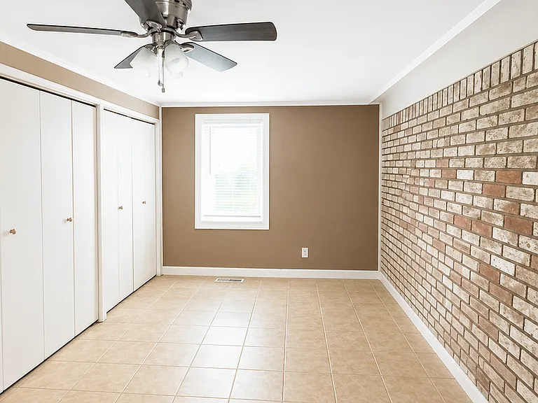 504 Sunset Ln — Photo 5