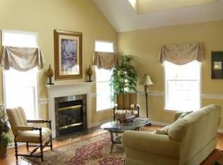 10 Waynebrook Dr, Honey Brook, PA 19344