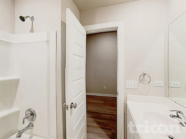 7649 Toledo Bnd — Photo 10